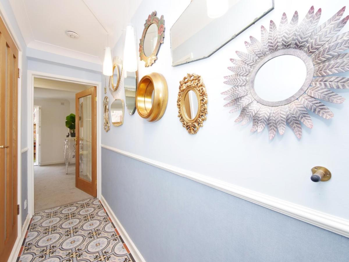 Forget-me-not House 3 Bed In Centre - Free Parking *
