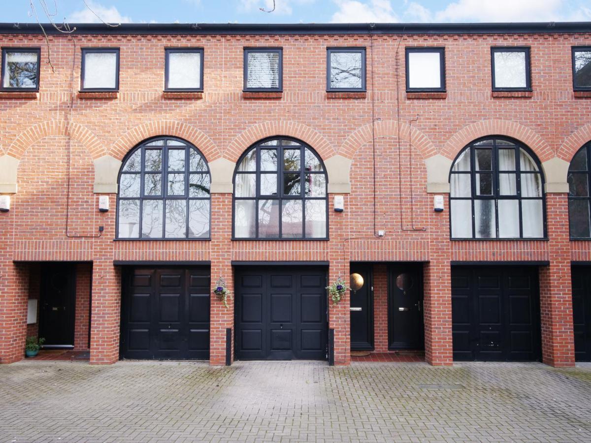 Forget-me-not House 3 Bed In Centre - Free Parking *